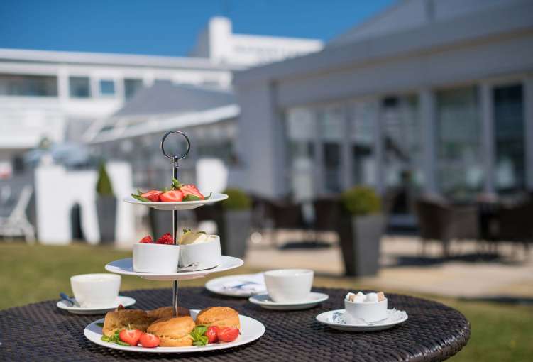 Barnstaple Hotel Dining Cream Tea Outdoors